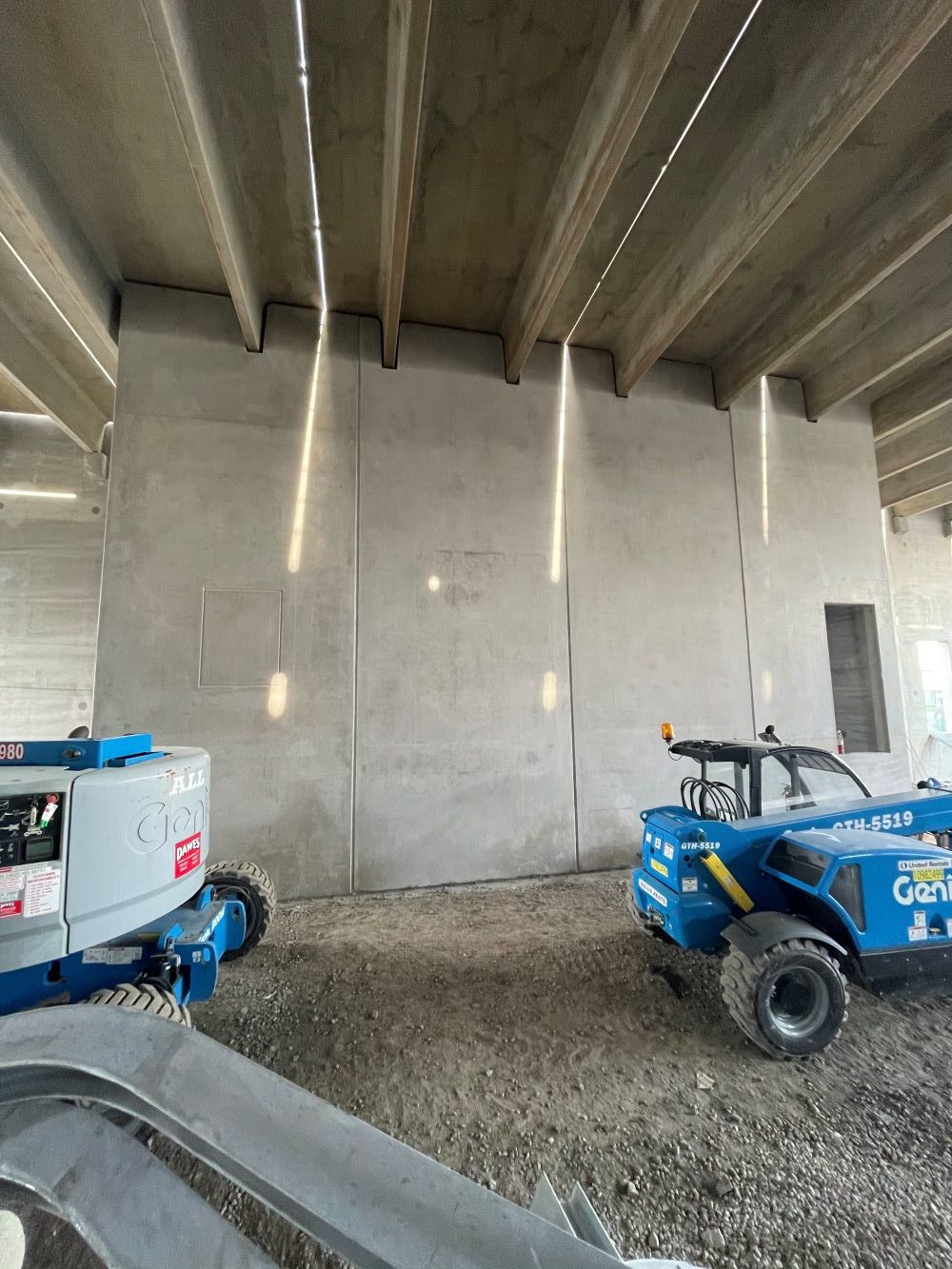 Concrete wall and ceiling beams